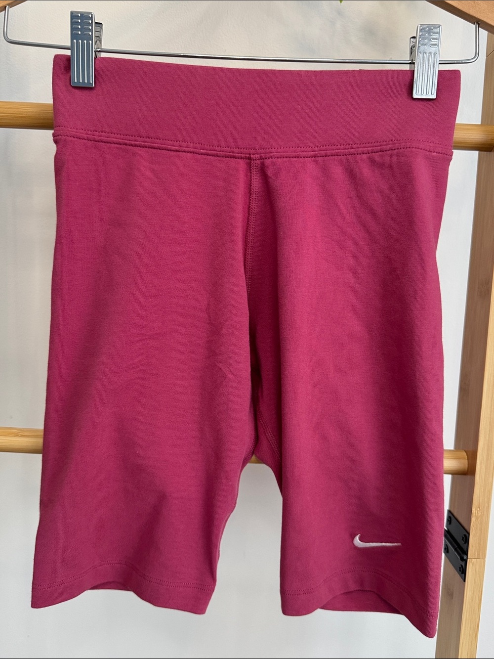 Nike Women’s Bike Shorts 9" High Waist Athleisure Magenta Tight Fit Size XS